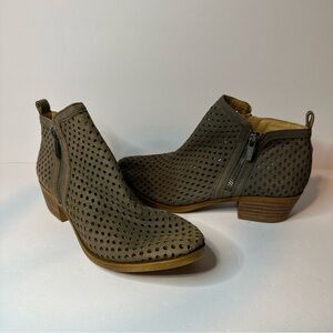 Lucky Brand Double Zipper Block Heel Perforated Ankle Booties Taupe Womens 6.5 M